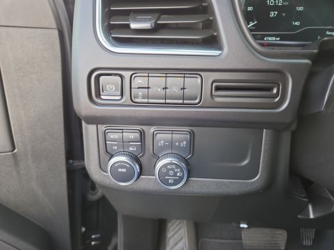 Used 2024 GMC Yukon SLT image 34