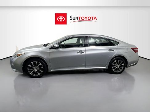 Used 2018 Toyota Avalon XLE image 7
