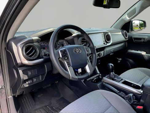Used 2020 Toyota Tacoma SR5 w/ Technology Package AWD/4WD image 18