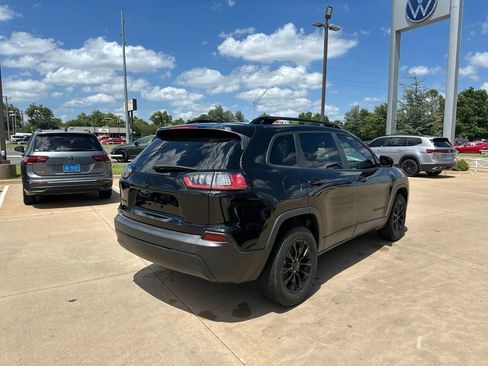 Used 2023 Jeep Cherokee Altitude Lux AWD/4WD image 5
