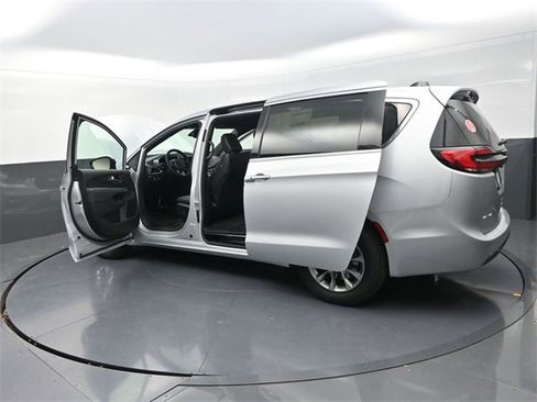 New 2026 Chrysler Pacifica Select image 29