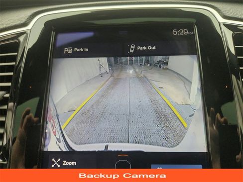 Used 2017 Volvo XC90 T6 Momentum w/ Vision Package image 18