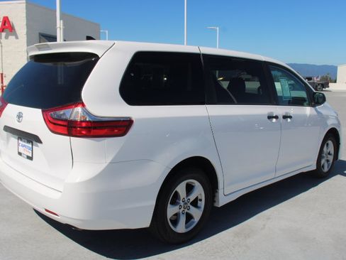 Used 2020 Toyota Sienna L FWD image 3