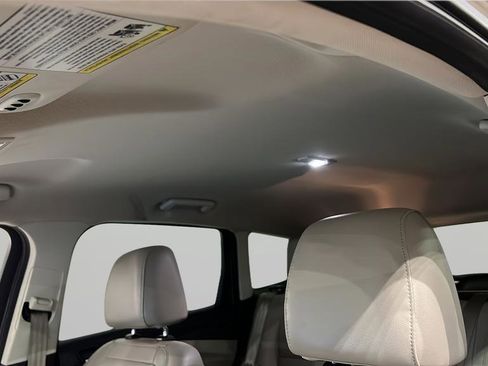 Used 2017 Ford Escape Titanium image 32