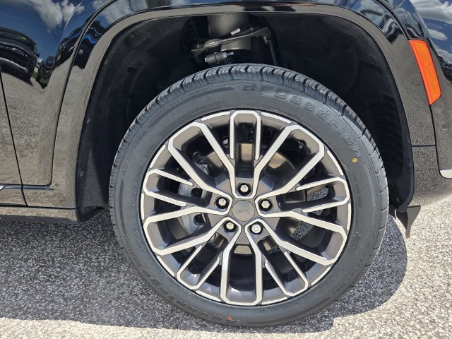 Used 2024 Jeep Grand Cherokee L Summit AWD/4WD image 11