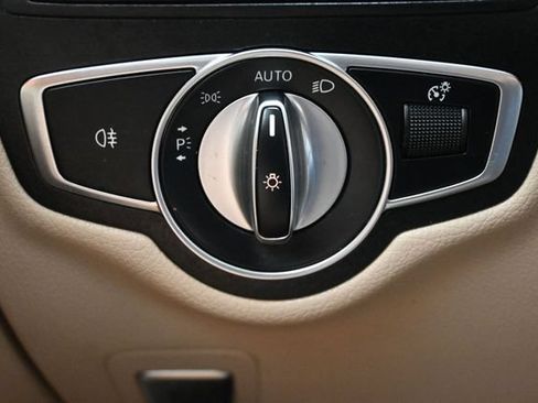 Used 2019 Mercedes-Benz GLC 300 image 19
