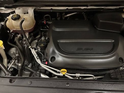 Used 2021 Chrysler Pacifica Touring-L w/ Uconnect Theater Family Group AWD/4WD image 26
