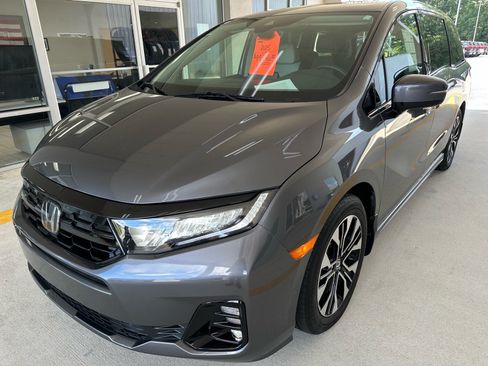 Used 2025 Honda Odyssey Elite image 3