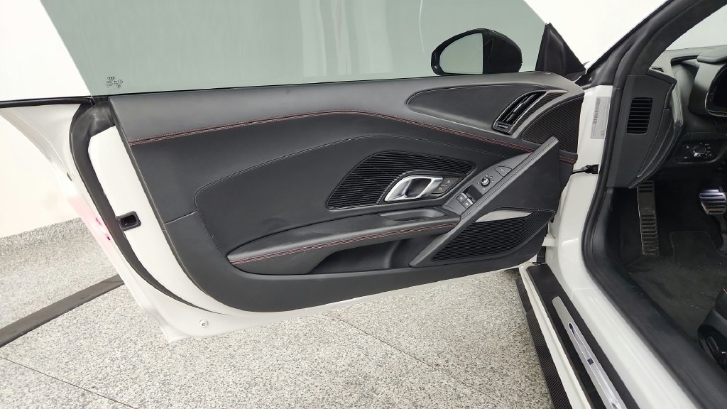 Used 2017 Audi R8 V10 w/ Carbon Exterior Package AWD/4WD image 71