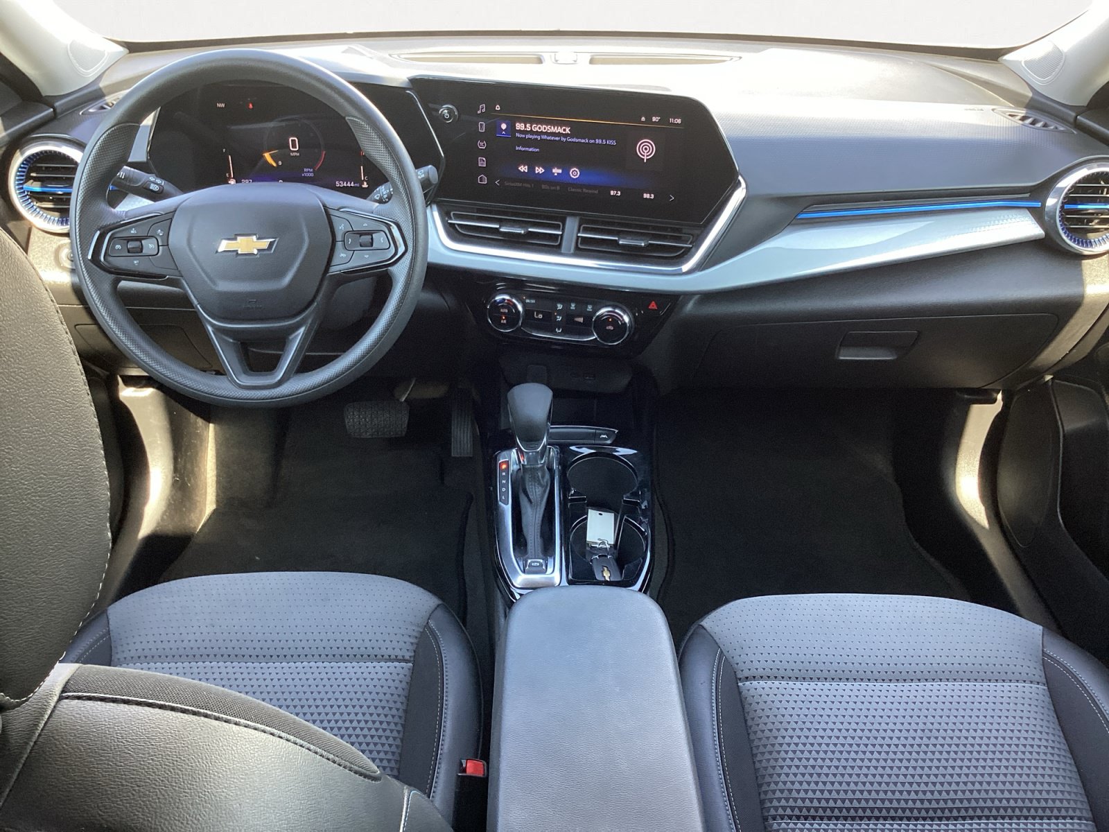Used 2025 Chevrolet Trax LT FWD image 4