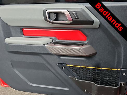 Used 2023 Ford Bronco Badlands image 27