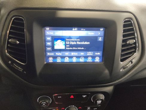 Used 2018 Jeep Compass Latitude w/ Popular Equipment Group AWD/4WD image 25