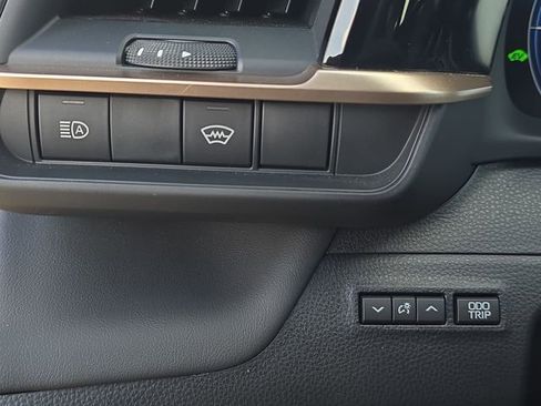 Used 2026 Toyota Crown Limited w/ Advanced Technology Package image 25