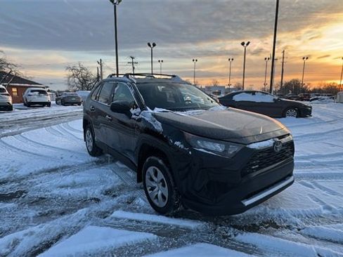 Used 2021 Toyota RAV4 LE image 27