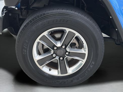 Used 2022 Jeep Wrangler Unlimited Sahara AWD/4WD image 27