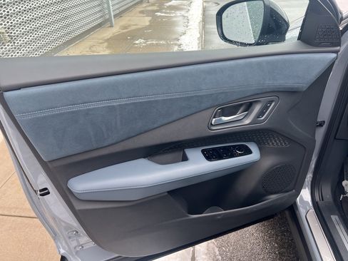 Used 2025 Nissan Ariya Platinum image 58