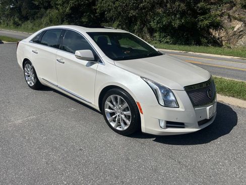Used 2015 Cadillac XTS Luxury w/ Driver Awareness Package AWD/4WD image 9