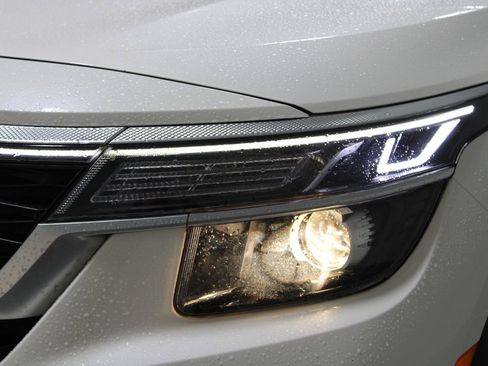 Used 2021 Kia Seltos S FWD image 47