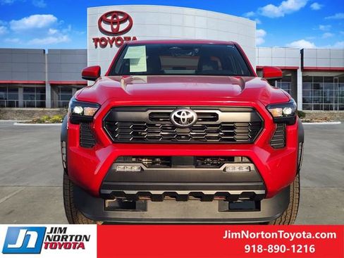 Used 2025 Toyota Tacoma TRD Off-Road image 2