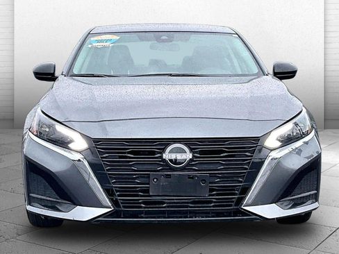 Used 2025 Nissan Altima 2.5 SV FWD image 2