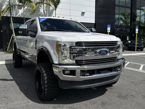 Used 2017 Ford F350 Lariat w/ Chrome Package image 8