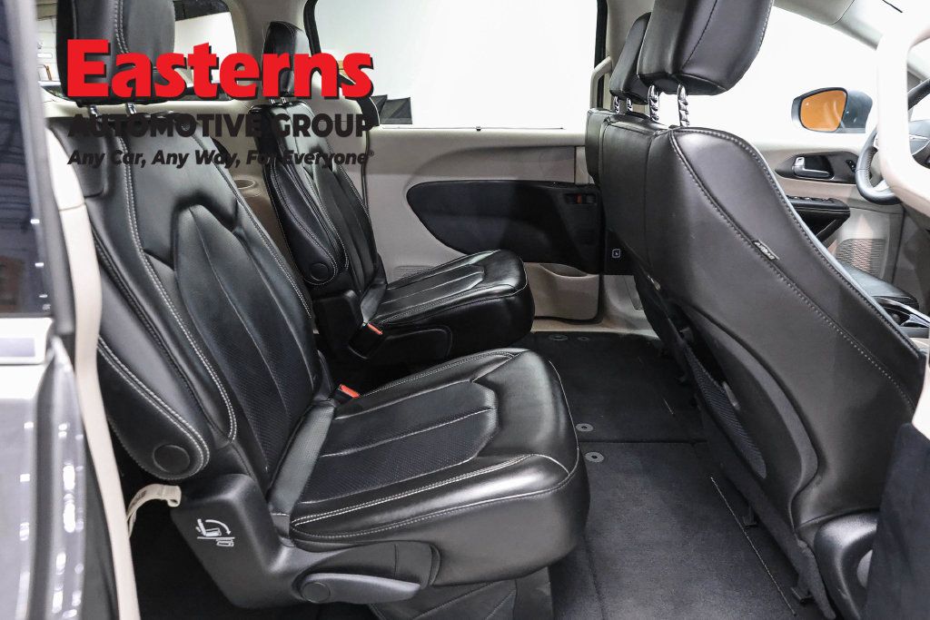 Used 2023 Chrysler Pacifica Touring-L FWD image 27
