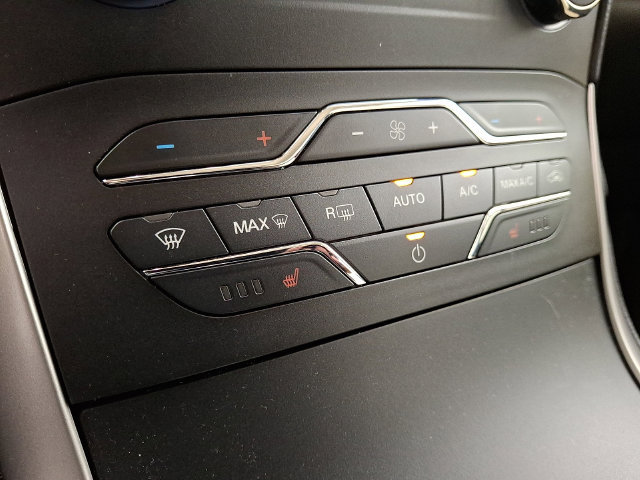 Used 2019 Ford Edge SEL w/ Equipment Group 201A FWD image 18