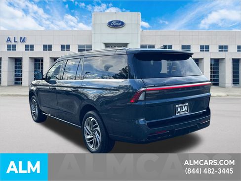 Used 2025 Lincoln Navigator L Reserve image 8