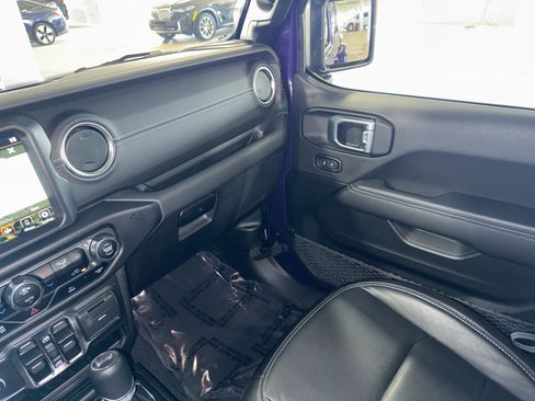 Used 2023 Jeep Wrangler Unlimited Sahara AWD/4WD image 30