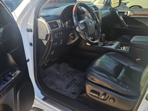 Used 2014 Lexus GX 460 w/ Premium Package AWD/4WD image 25