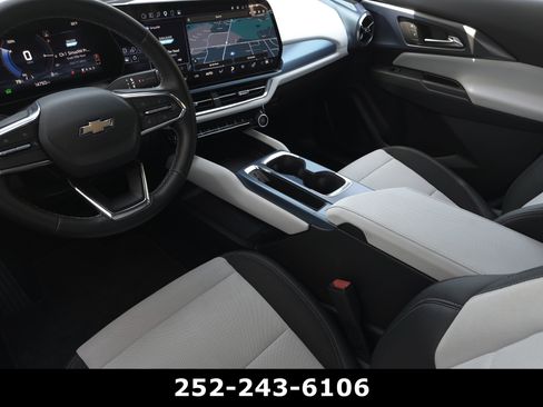 Used 2025 Chevrolet Equinox EV LT FWD image 13