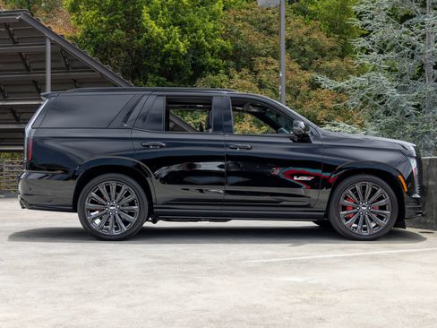 Used 2026 Cadillac Escalade V AWD/4WD image 12