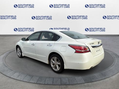 Used 2015 Nissan Altima 2.5 SV w/ Convenience Package image 4