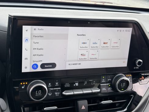 Used 2024 Toyota Highlander LE image 6