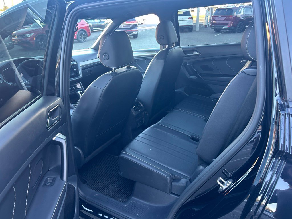 Used 2023 Volkswagen Tiguan SE R-Line FWD image 4