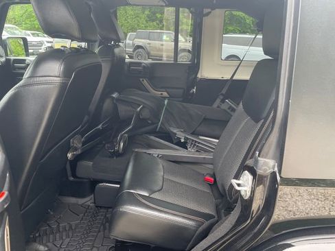 Used 2017 Jeep Wrangler Unlimited Sahara AWD/4WD image 17