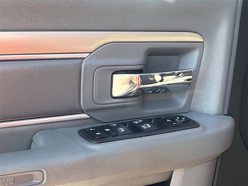 Used 2017 RAM 2500 SLT w/ Luxury Group image 12