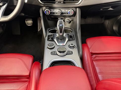 Used 2023 Alfa Romeo Giulia Veloce RWD image 16