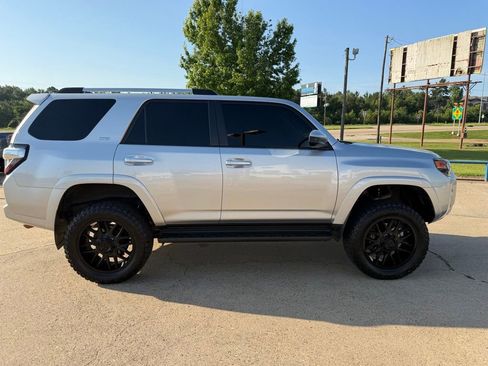 Used 2023 Toyota 4Runner SR5 AWD/4WD image 6