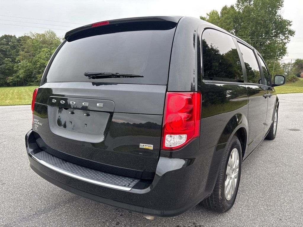 Used 2019 Dodge Grand Caravan SE w/ UConnect Hands-Free Group FWD image 5