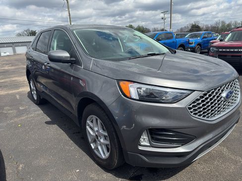 Used 2024 Ford Edge SEL w/ Convenience Package image 2