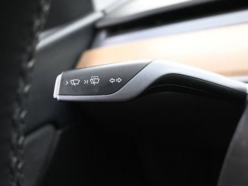 Used 2021 Tesla Model Y Long Range AWD/4WD image 18