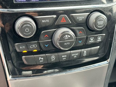 Used 2020 Jeep Grand Cherokee Limited w/ Luxury Group II RWD image 19