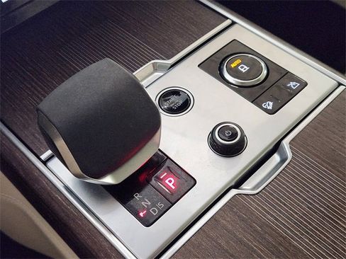 Used 2023 Land Rover Range Rover Autobiography image 17