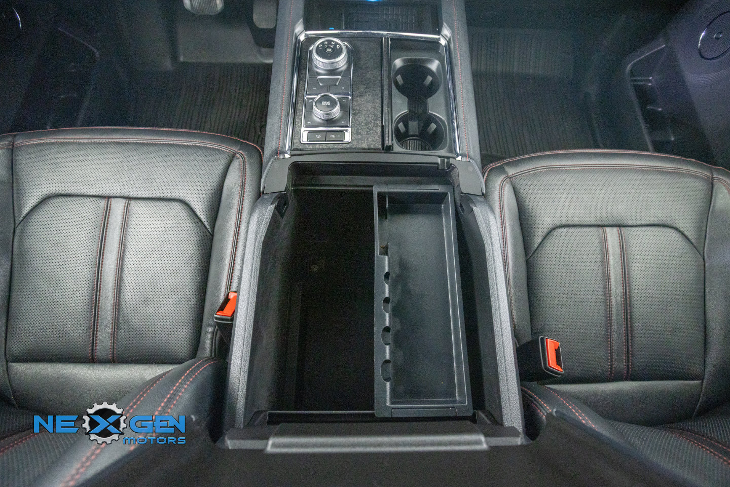 Used 2024 Ford Expedition Max Limited AWD/4WD image 5