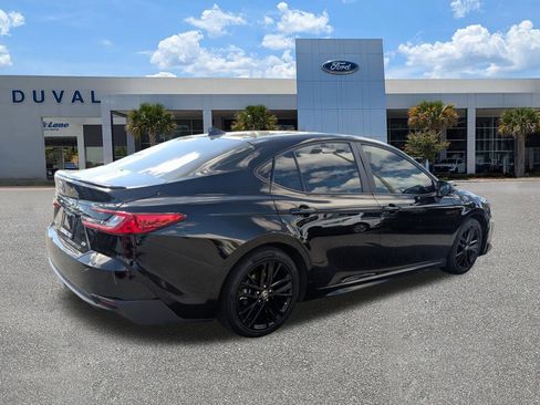 Used 2025 Toyota Camry SE image 4