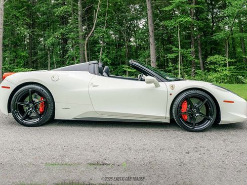 Used 2015 Ferrari 458 Spider RWD image 9