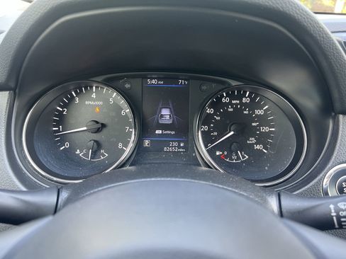 Used 2019 Nissan Rogue SV FWD image 12