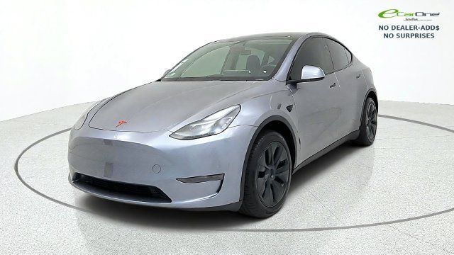 Used 2025 Tesla Model Y Long Range RWD image 4