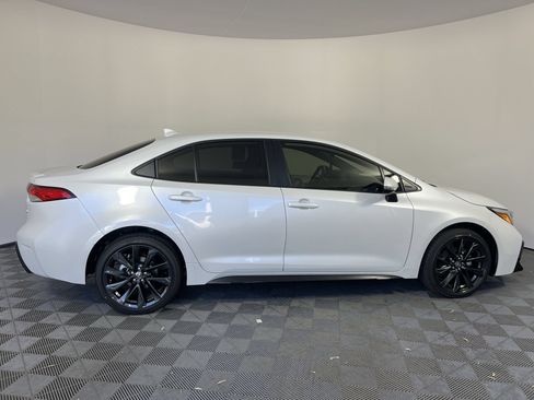 Used 2024 Toyota Corolla SE FWD image 2